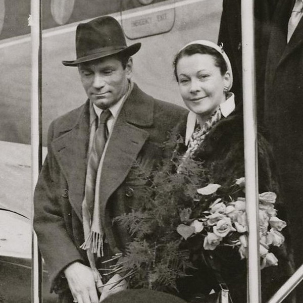 the oliviers arrive in london