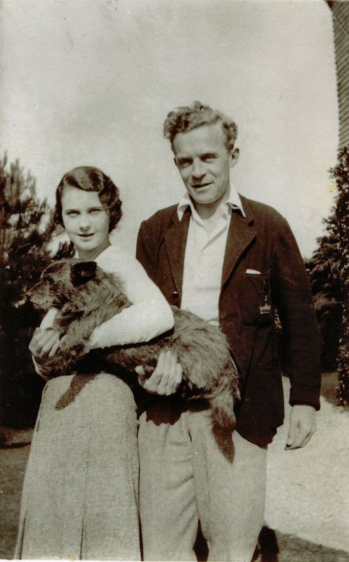 vivian and leigh with dog